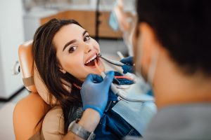 Por qué es esencial visitar a tu dentista regularmente